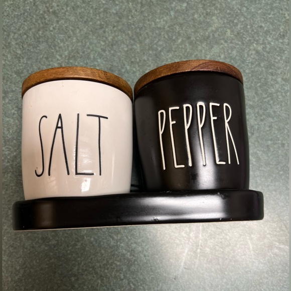 Salt and pepper cellars Rae Dunn - Picture 3 of 4